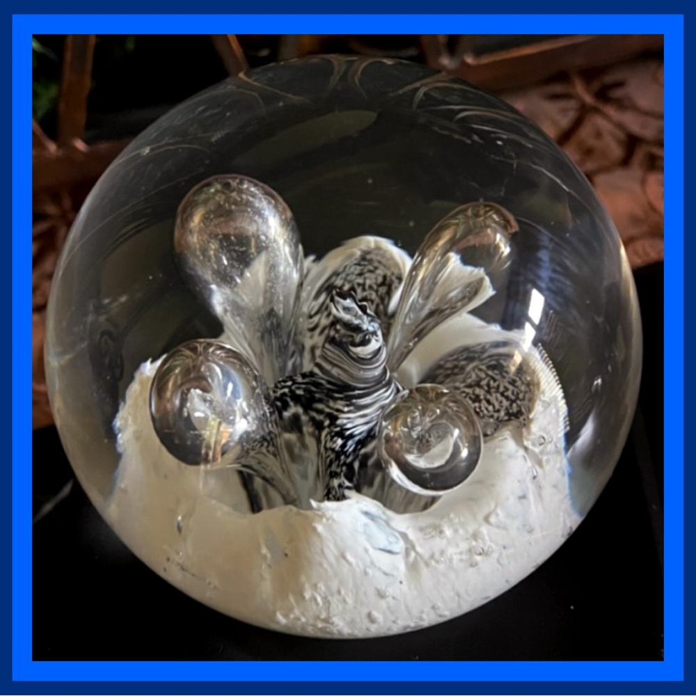 VINTAGE GLASS PAPERWEIGHT - MOONFLOW -  SCOTLAND / CAITHNESS
